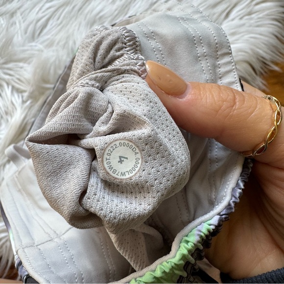 Lululemon Hotty Hot High-Rise Short 4"- Special Edition - Picture 13 of 14